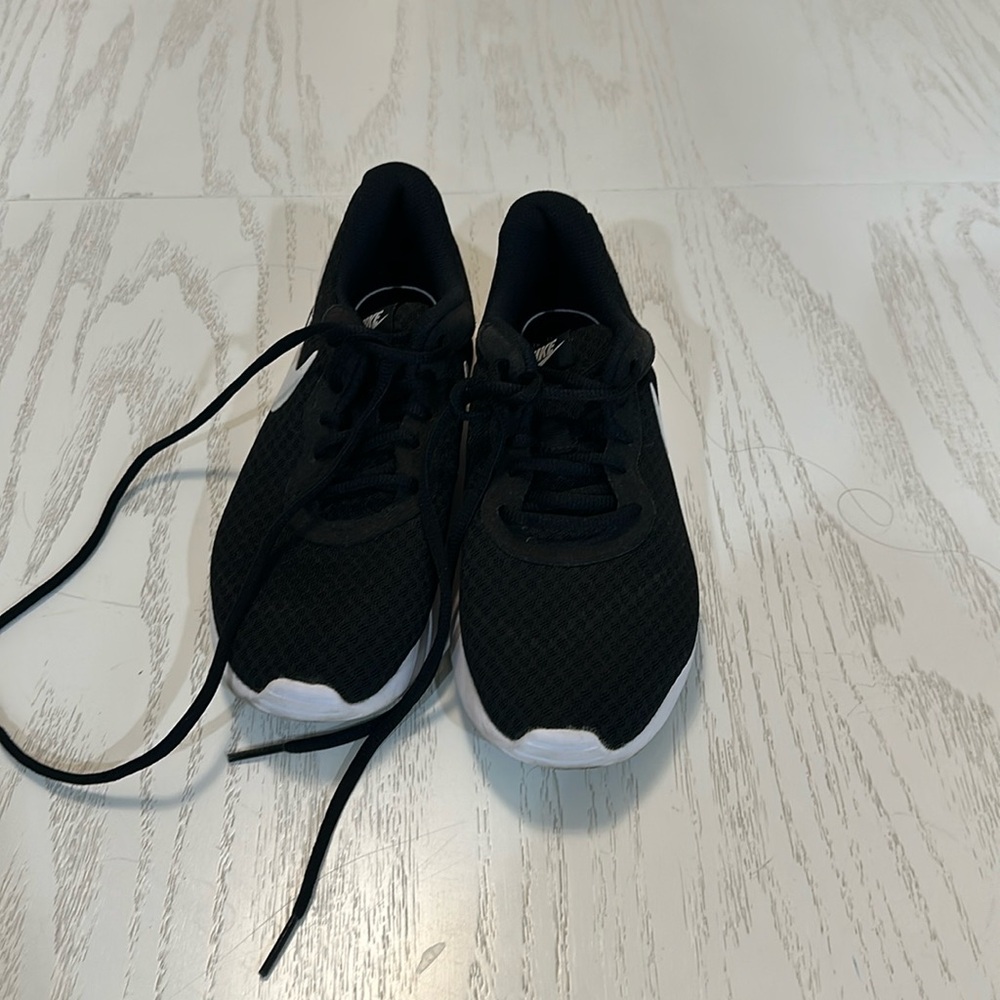 Women’s Black Nike Fitness Sneakers Size 6